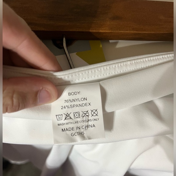 White HALARA tennis skirt with built in shorts. NWT! Never worn. Size Large - Picture 5 of 5